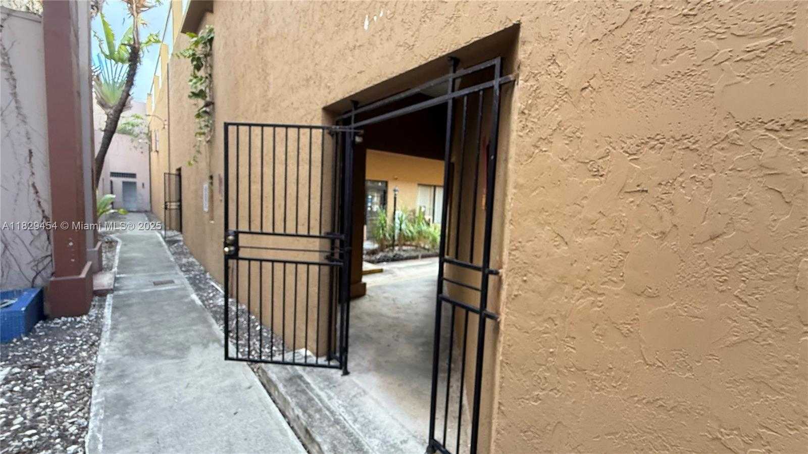 Small Image of 1651 WEST 37TH ST #402, Hialeah Number 28