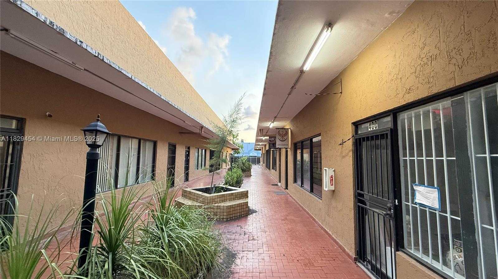 Small Image of 1651 WEST 37TH ST #402, Hialeah Number 3