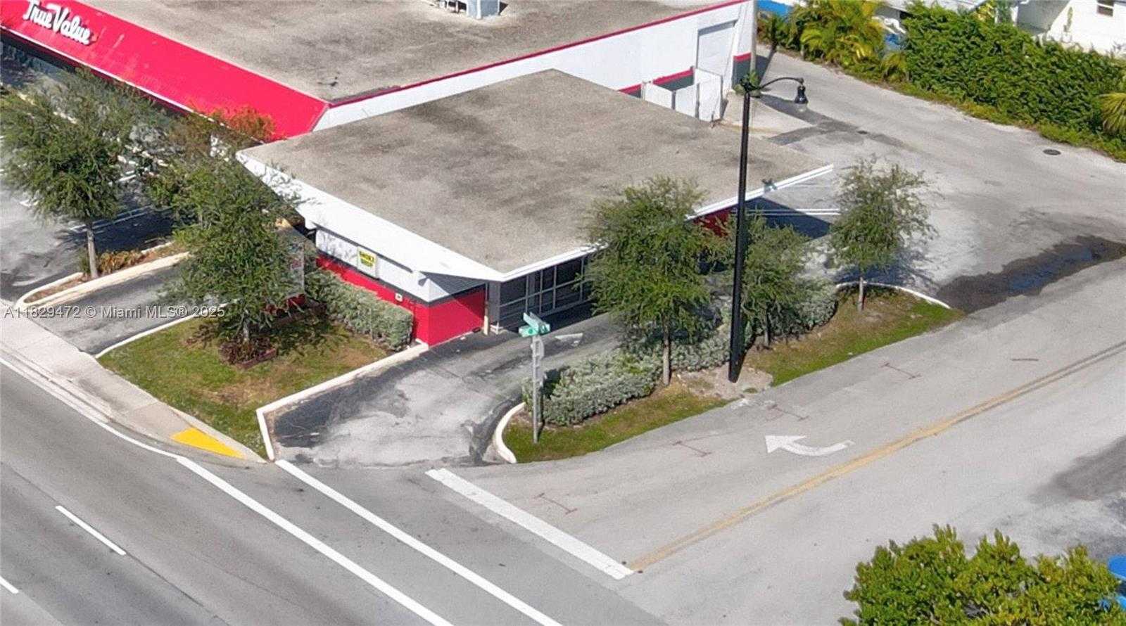 Small Image of 1631 EAST SAMPLE RD, Pompano Beach Number 3