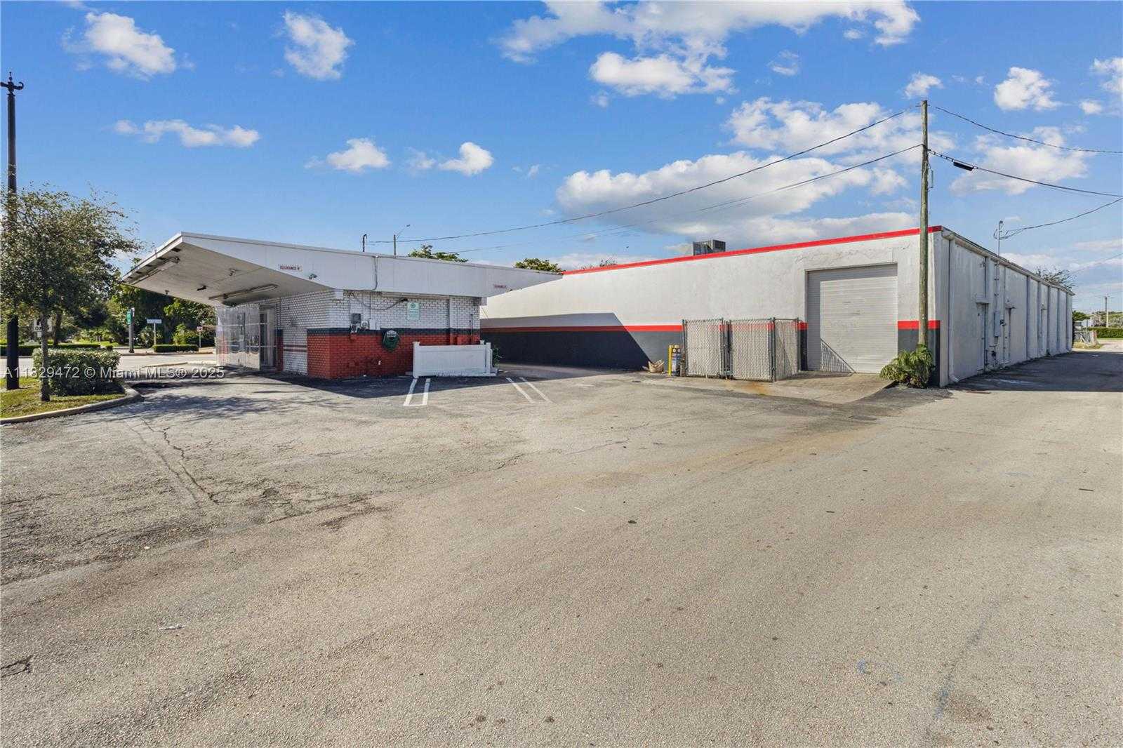 Small Image of 1631 EAST SAMPLE RD, Pompano Beach Number 4