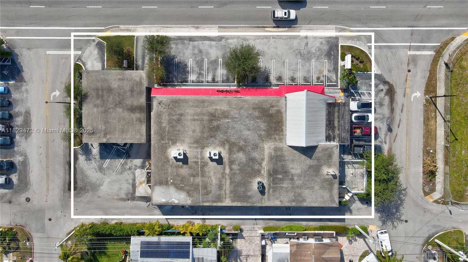 Small Image of 1631 EAST SAMPLE RD, Pompano Beach Number 6