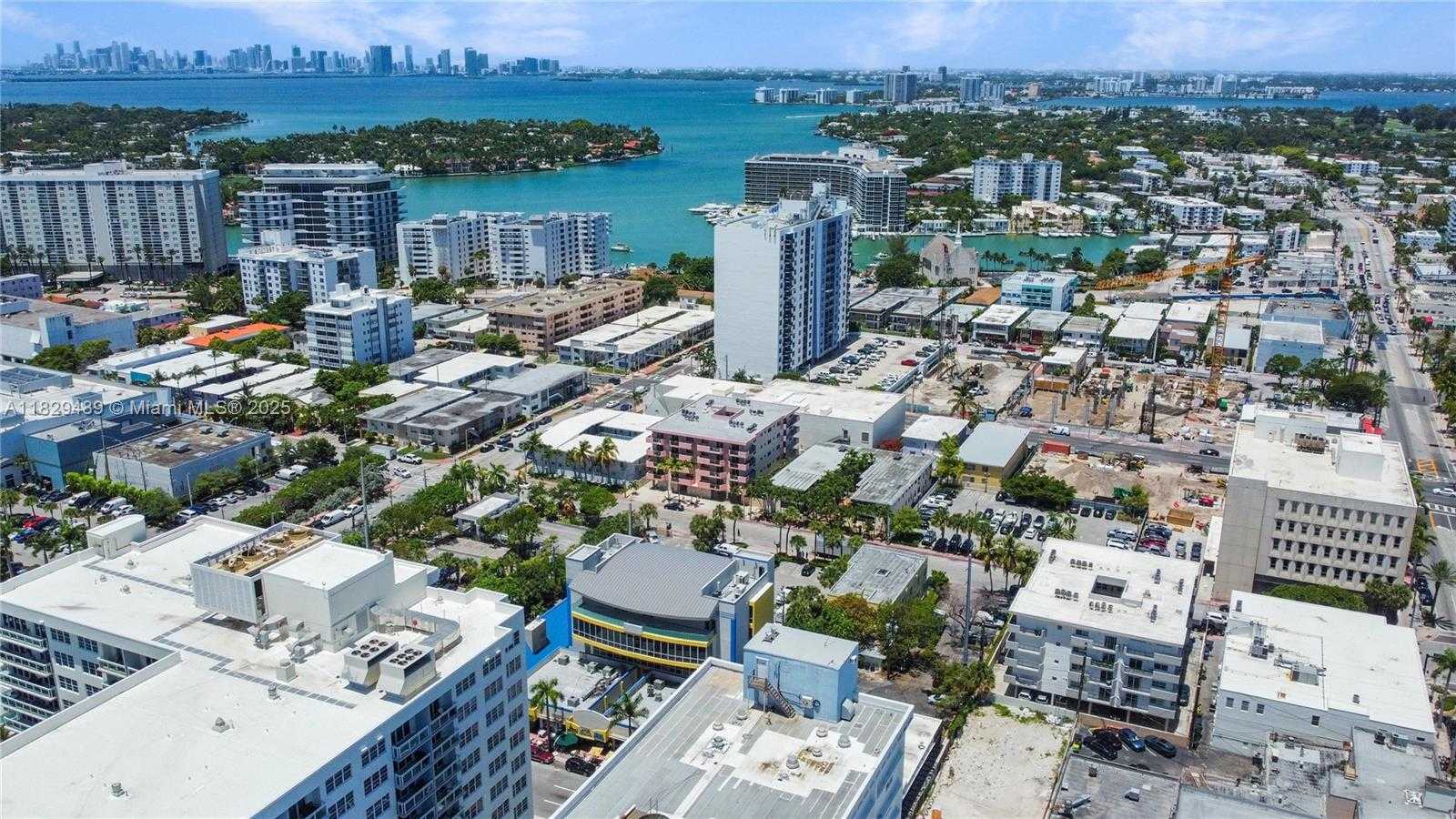 Small Image of 6930 COLLINS AVE #Co Working Office, Miami Beach Number 15