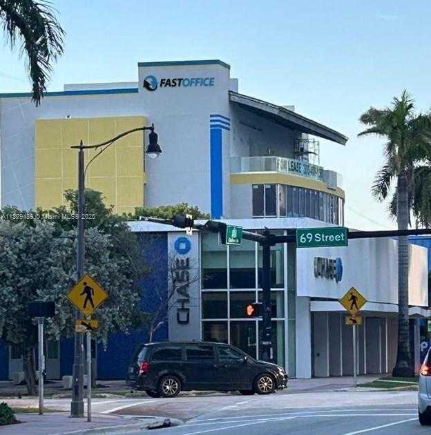Small Image of 6930 COLLINS AVE #Co Working Office, Miami Beach Number 8