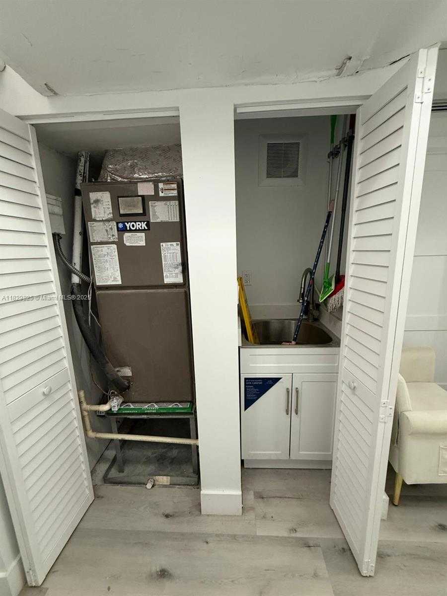 Small Image of 1470 NORTH WEST 107TH AVE #21T, Sweetwater Number 21