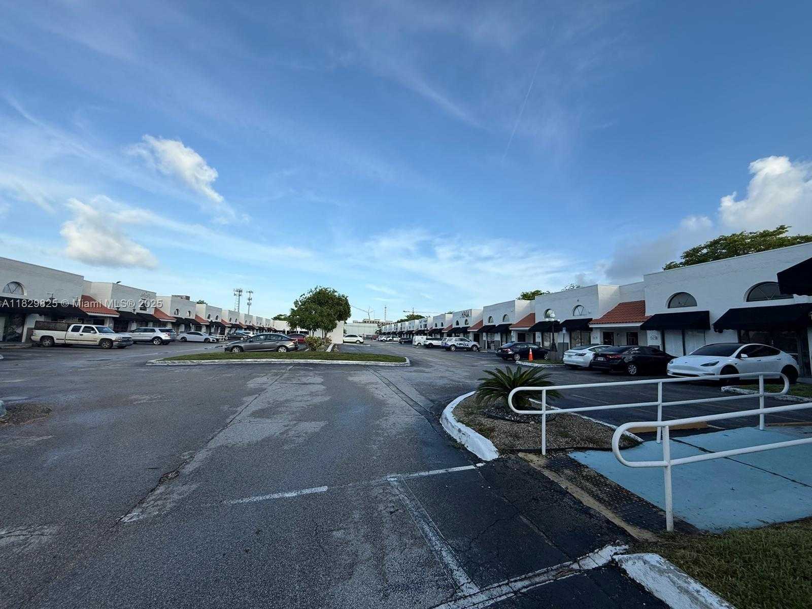Small Image of 1470 NORTH WEST 107TH AVE #21T, Sweetwater Number 27