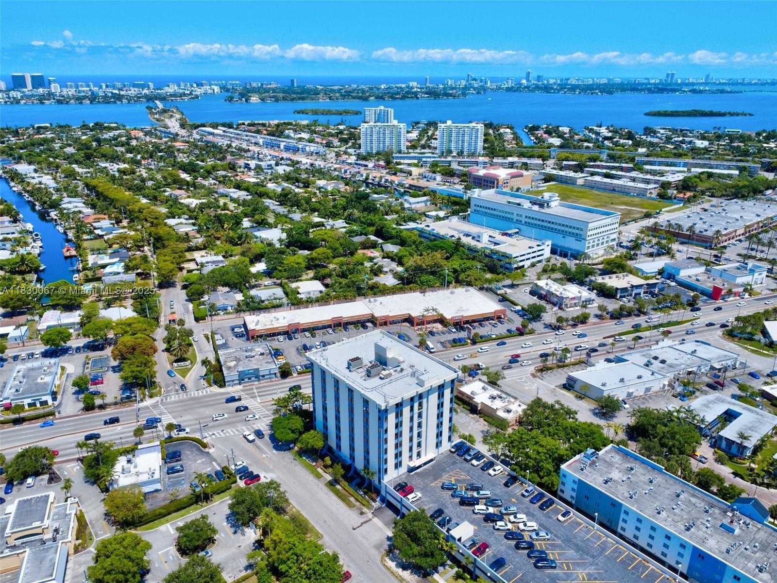 Small Image of 12550 BISCAYNE BLVD #702, North Miami Number 27