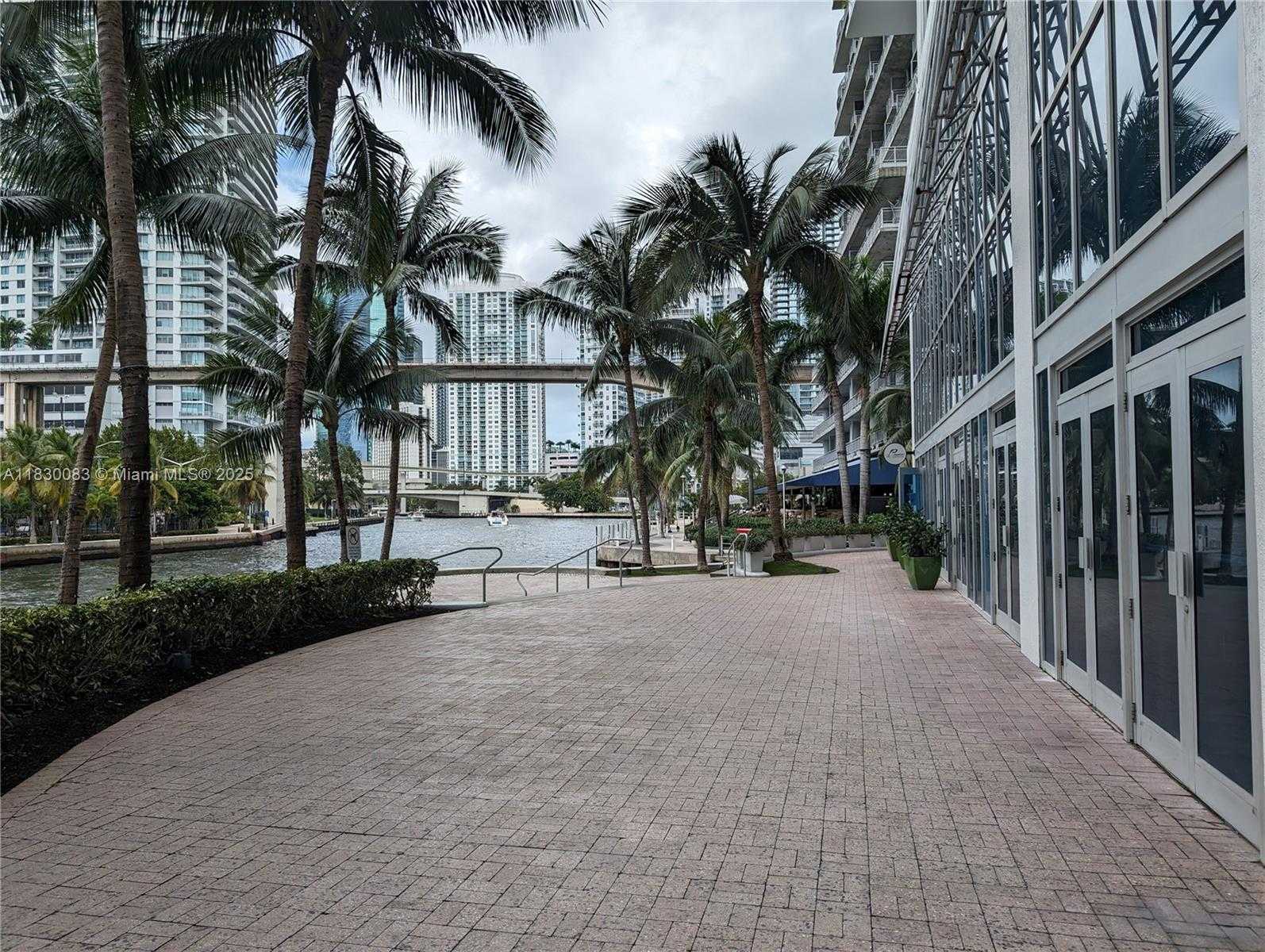 Small Image of 175 SE 7th St, Miami, FL 33131, USA Number 8