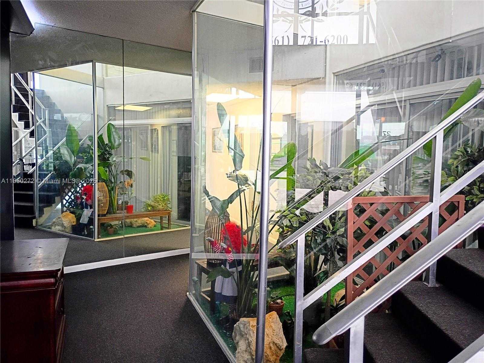 Small Image of 2720 FOREST HILL BLVD #203, Palm Springs Number 20