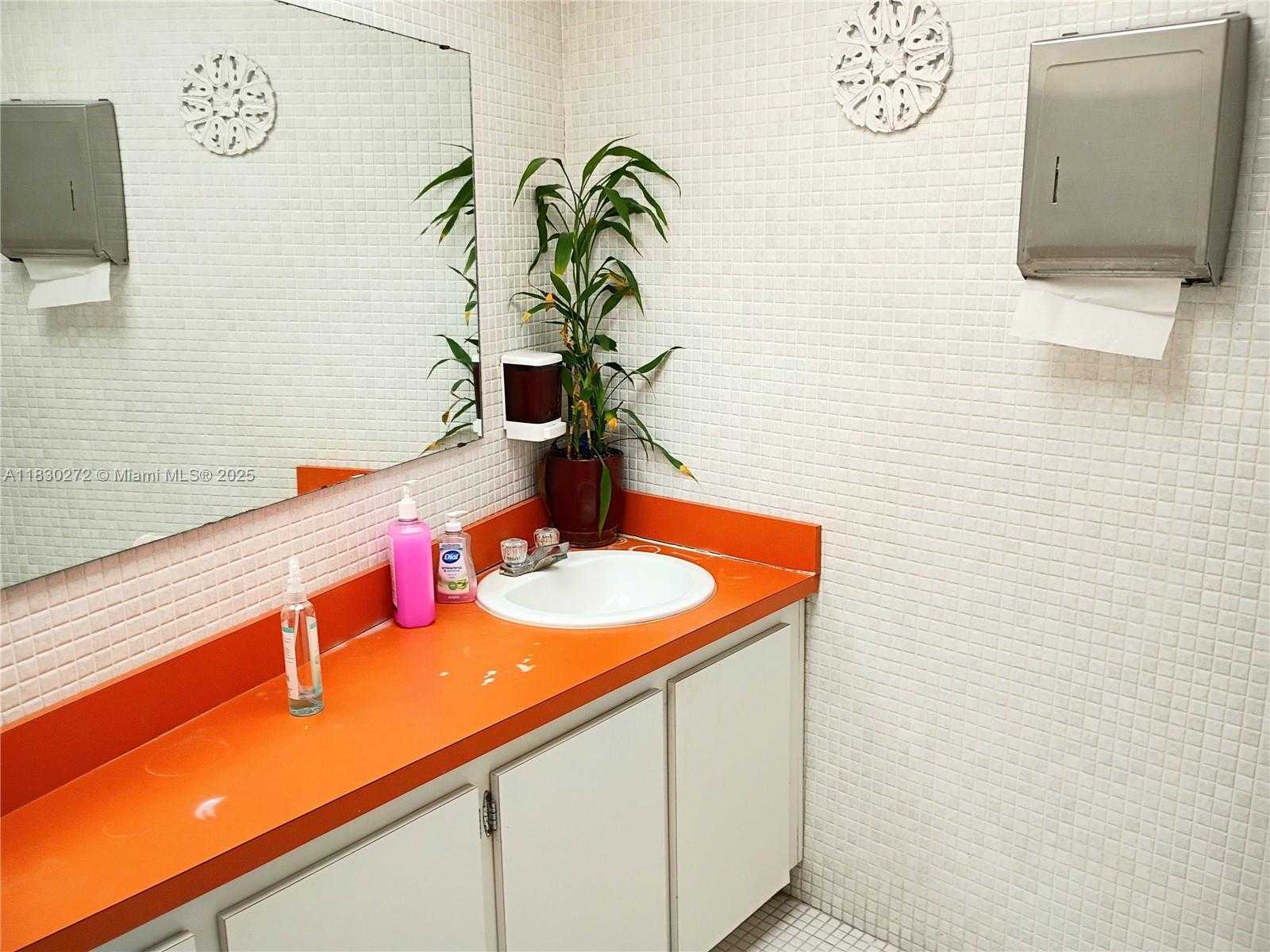 Small Image of 2720 FOREST HILL BLVD #203, Palm Springs Number 22