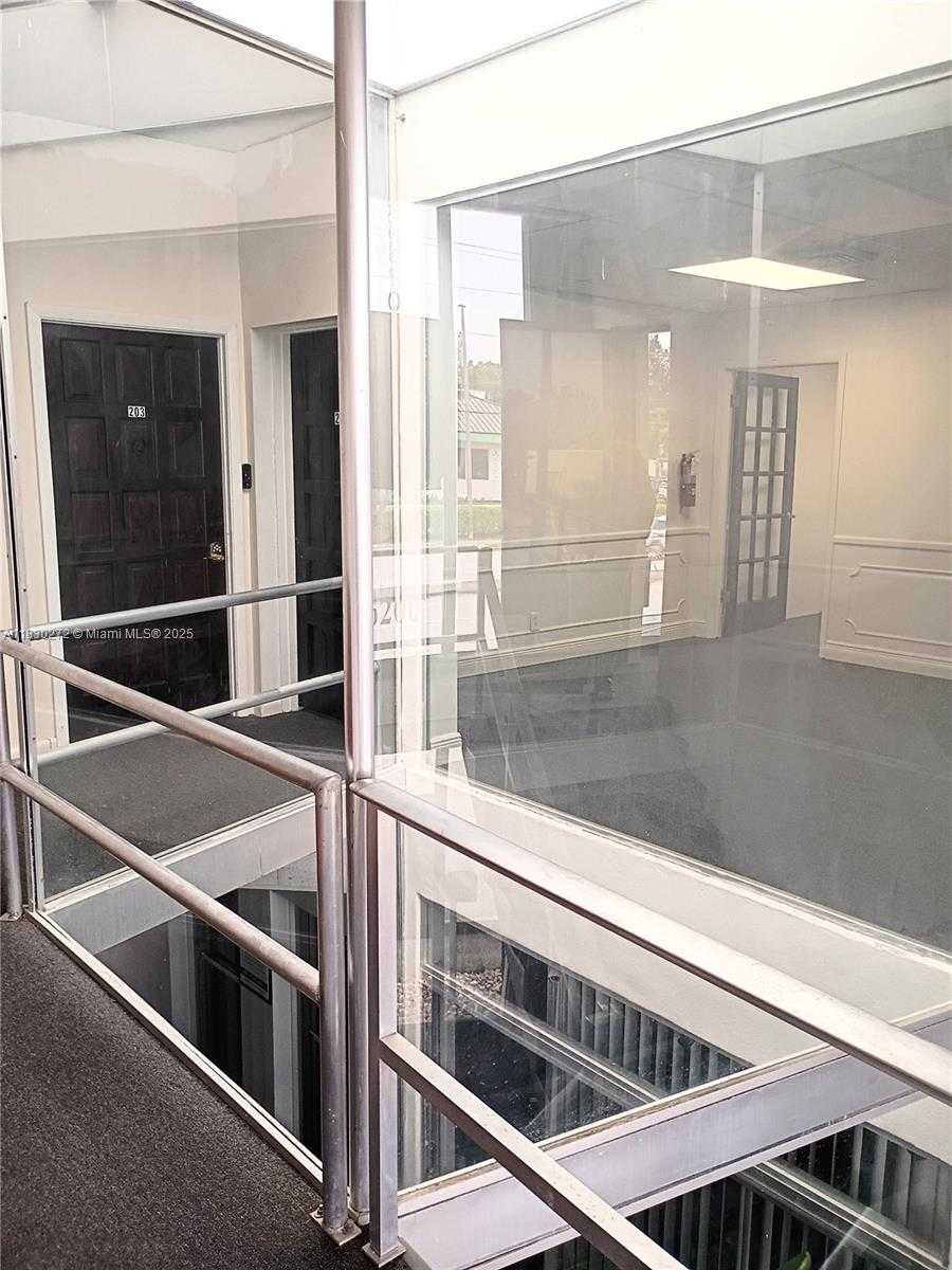 Small Image of 2720 FOREST HILL BLVD #203, Palm Springs Number 28