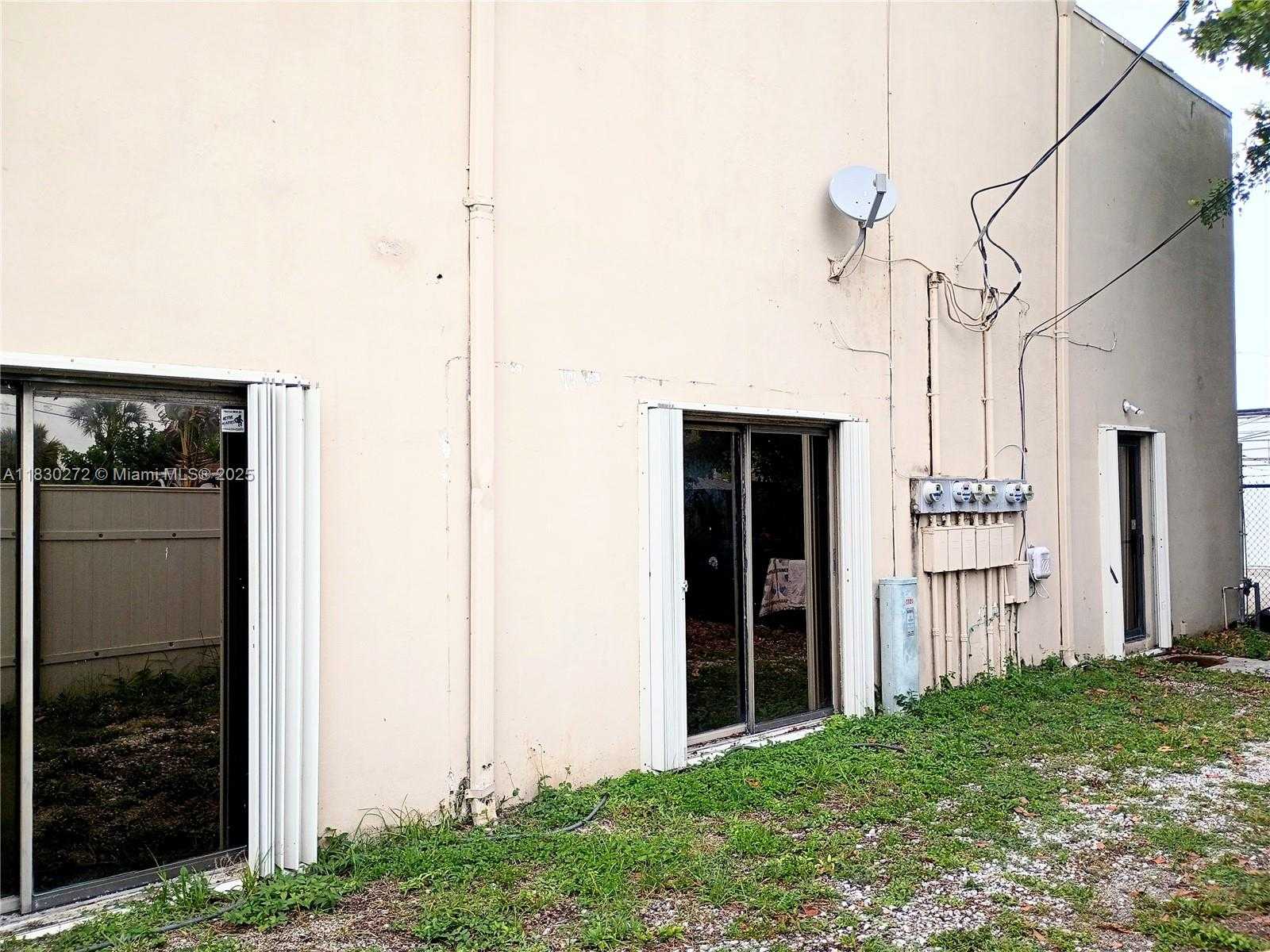 Small Image of 2720 FOREST HILL BLVD #203, Palm Springs Number 6