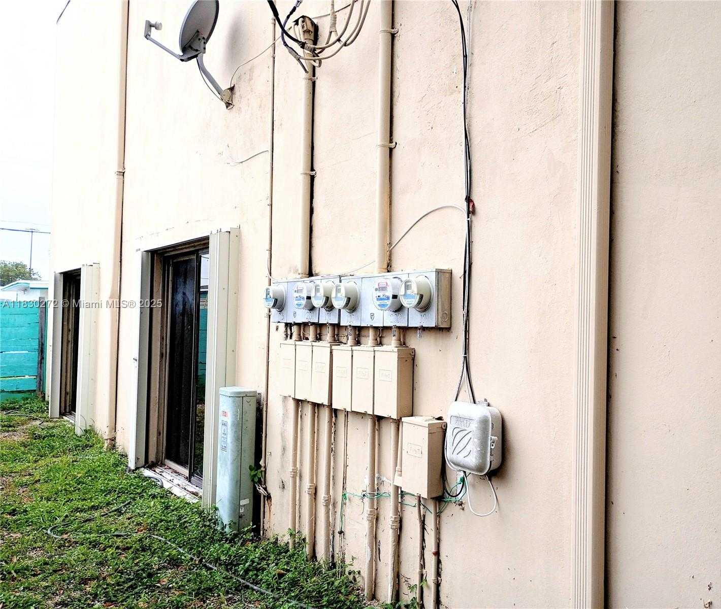 Small Image of 2720 FOREST HILL BLVD #203, Palm Springs Number 7