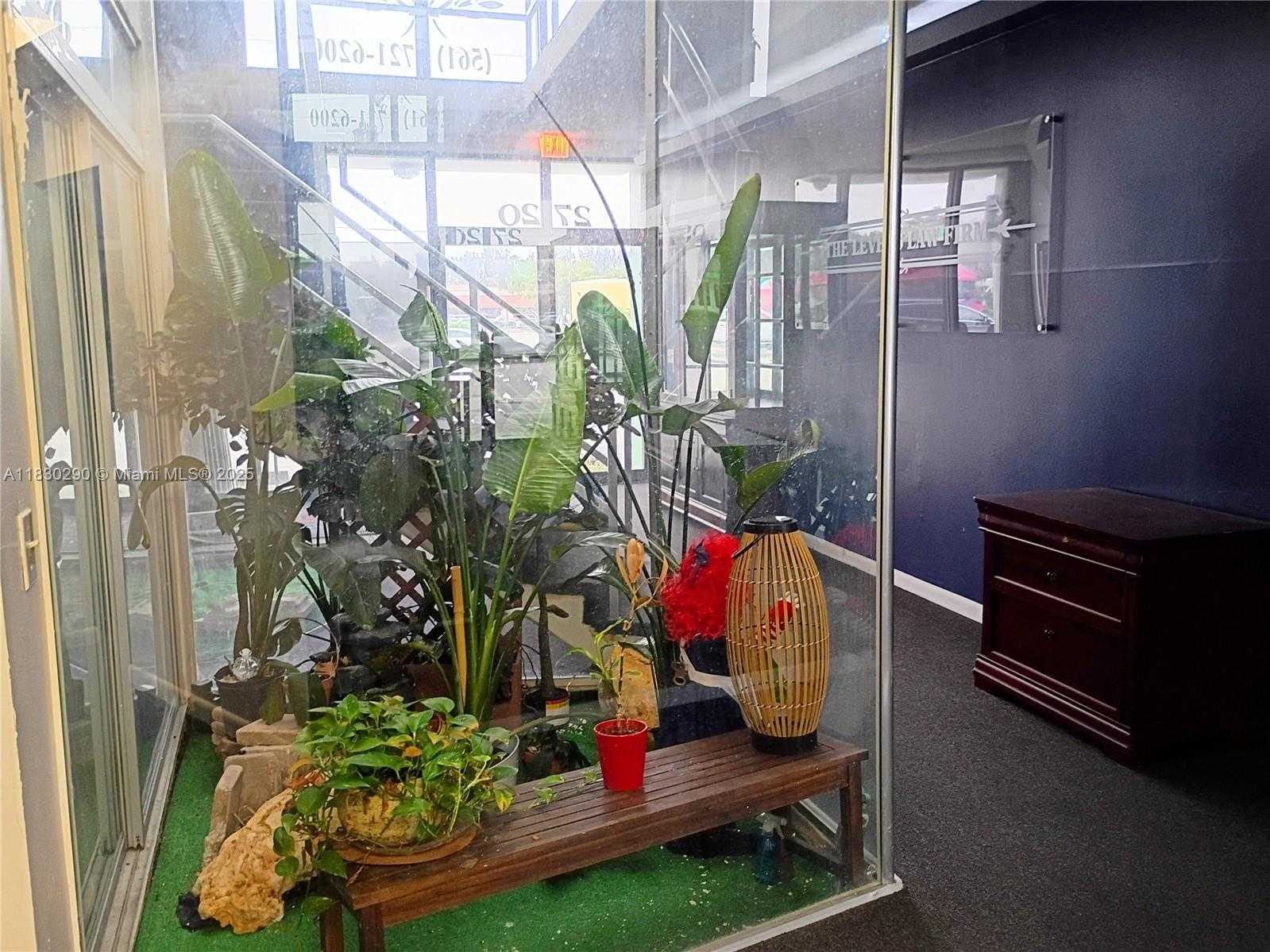 Small Image of 2720 FOREST HILL BLVD #202, Palm Springs Number 20