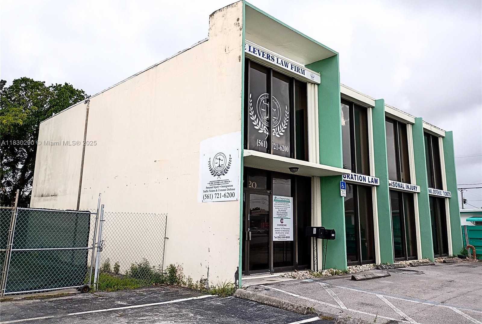 Small Image of 2720 FOREST HILL BLVD #202, Palm Springs Number 3