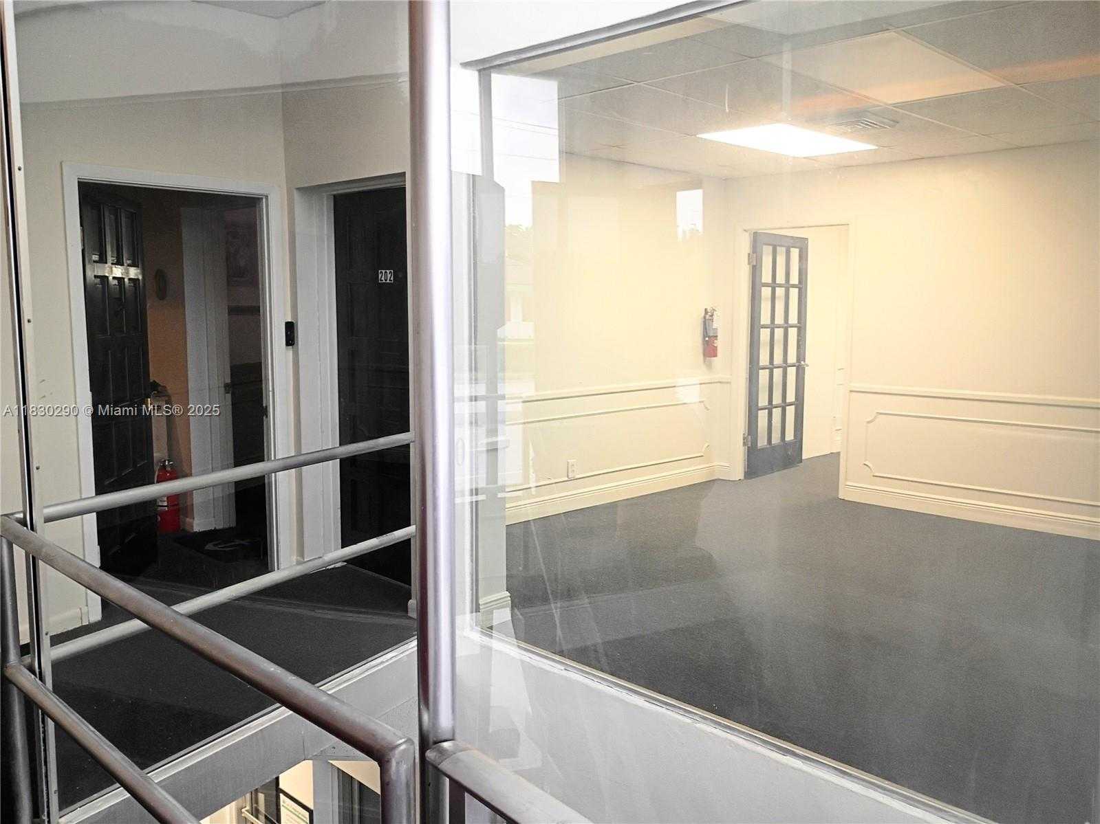 Small Image of 2720 FOREST HILL BLVD #202, Palm Springs Number 35