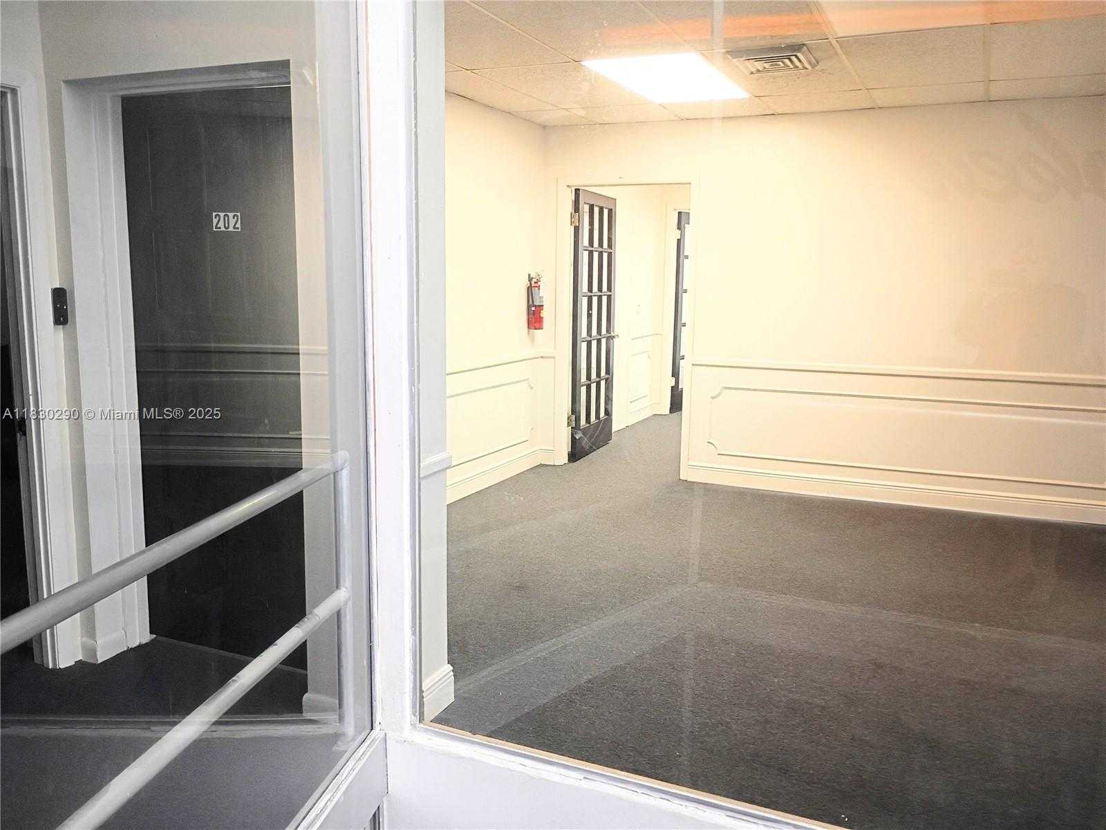 Small Image of 2720 FOREST HILL BLVD #202, Palm Springs Number 37