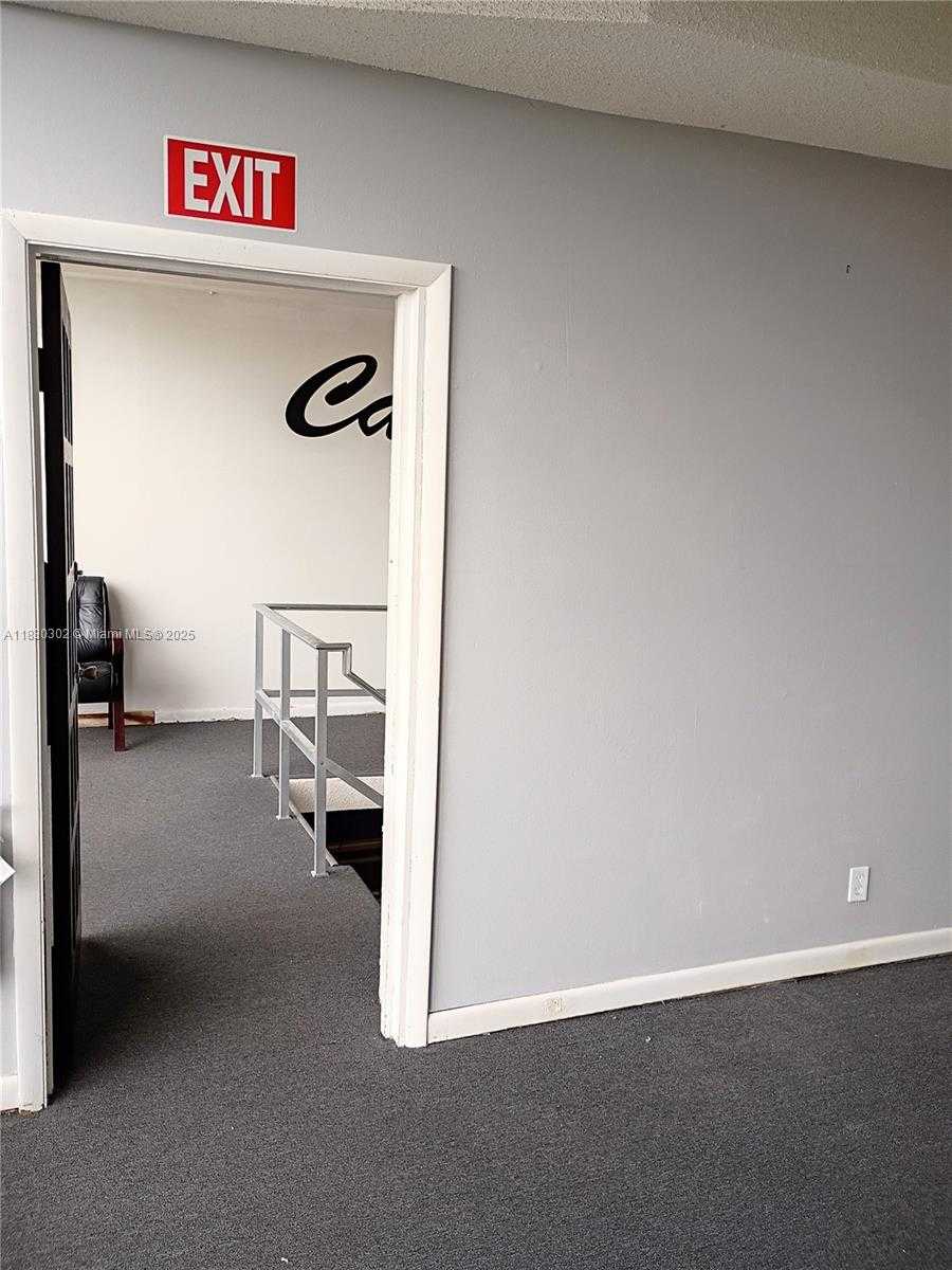 Small Image of 2720 FOREST HILL BLVD #201, Palm Springs Number 25