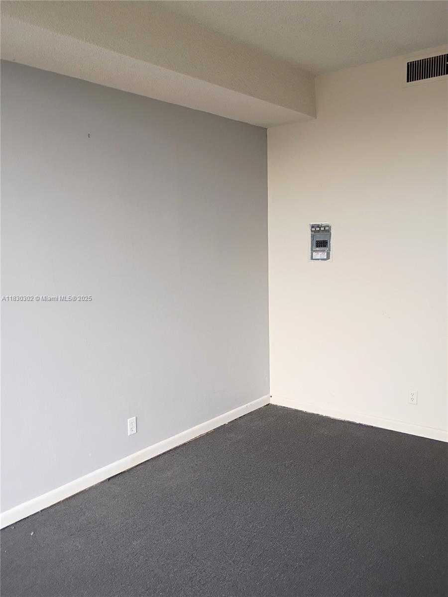 Small Image of 2720 FOREST HILL BLVD #201, Palm Springs Number 28