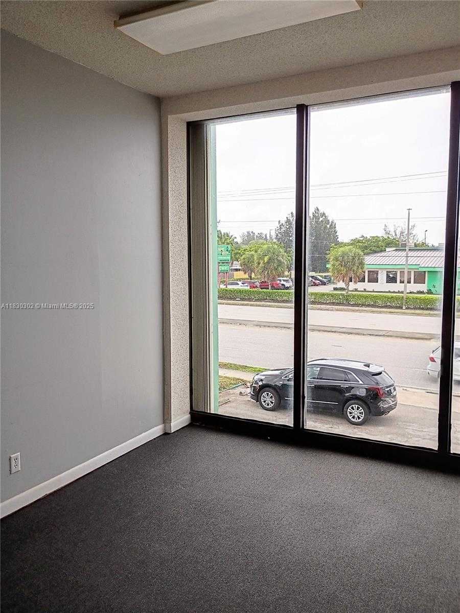 Small Image of 2720 FOREST HILL BLVD #201, Palm Springs Number 32