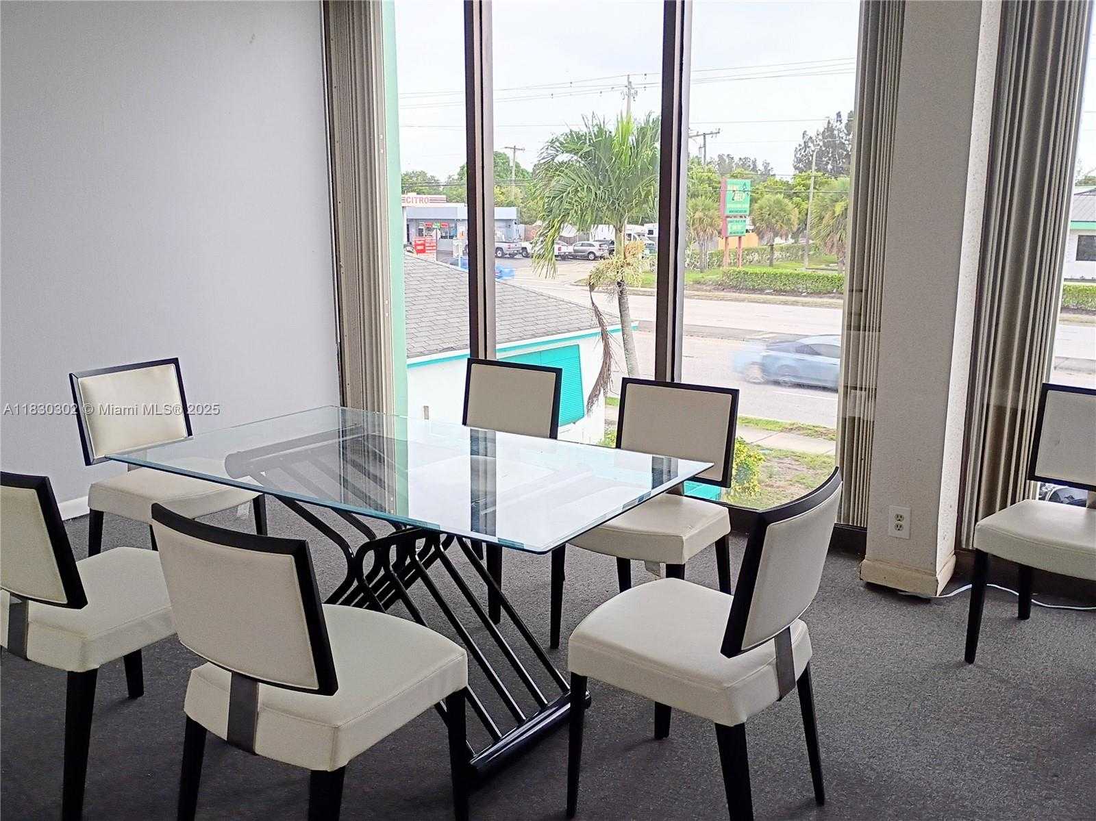 Small Image of 2720 FOREST HILL BLVD #201, Palm Springs Number 37