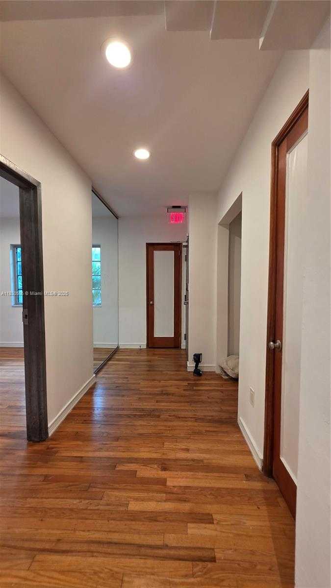 Small Image of 410 MERIDIAN AVE, Miami Beach Number 10