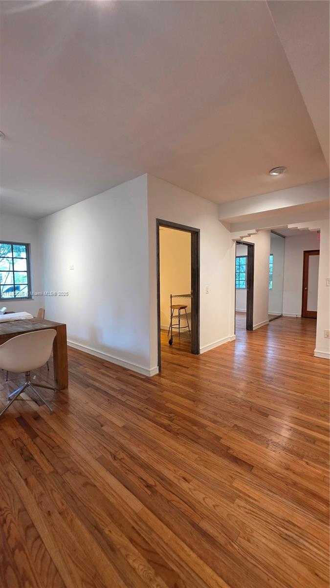 Small Image of 410 MERIDIAN AVE, Miami Beach Number 3