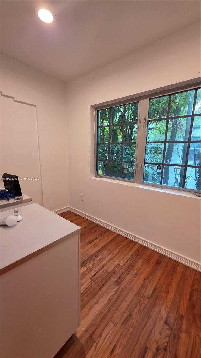 Small Image of 410 MERIDIAN AVE, Miami Beach Number 5
