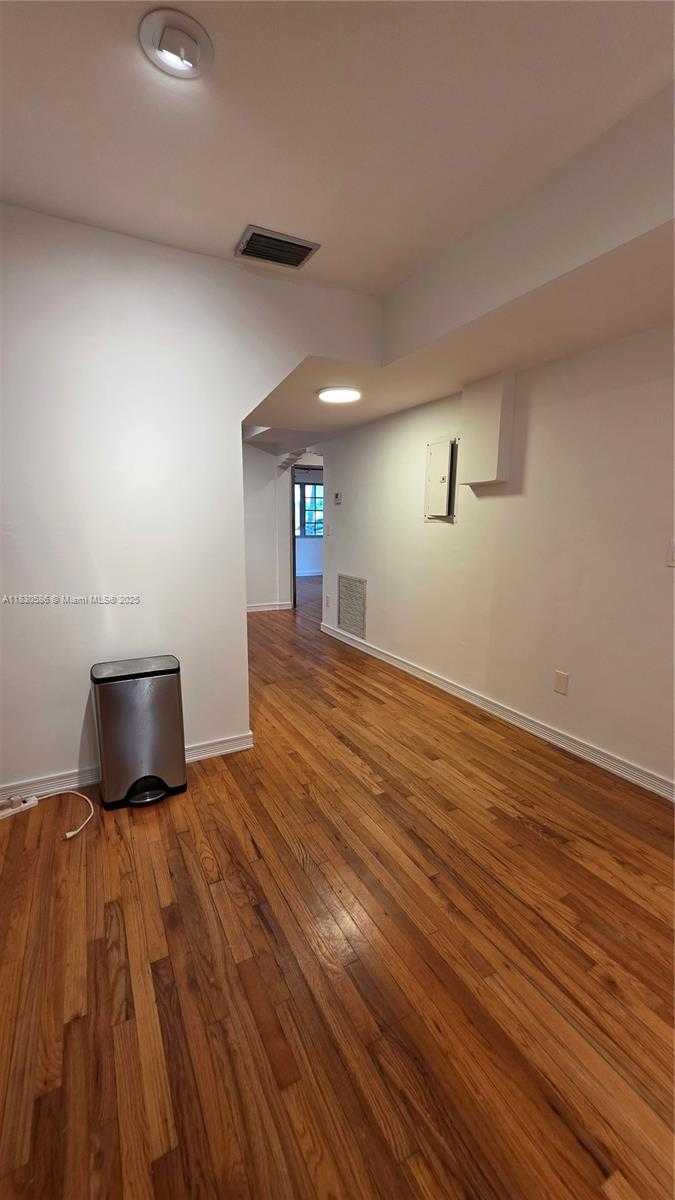 Small Image of 410 MERIDIAN AVE, Miami Beach Number 6