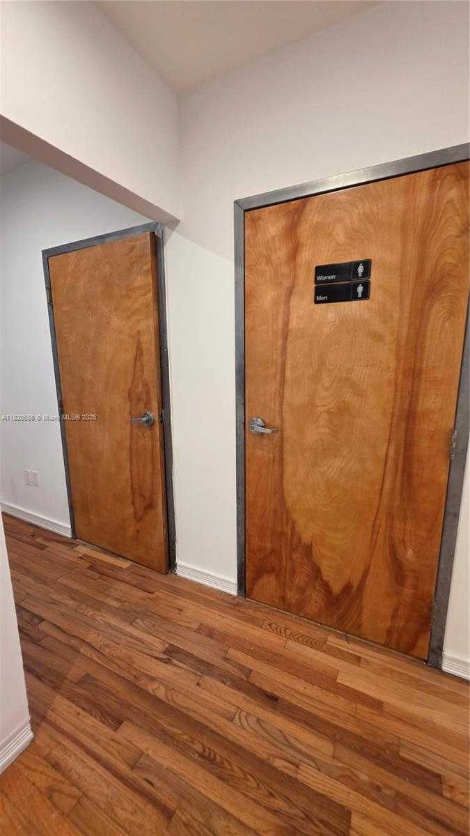 Small Image of 410 MERIDIAN AVE, Miami Beach Number 7