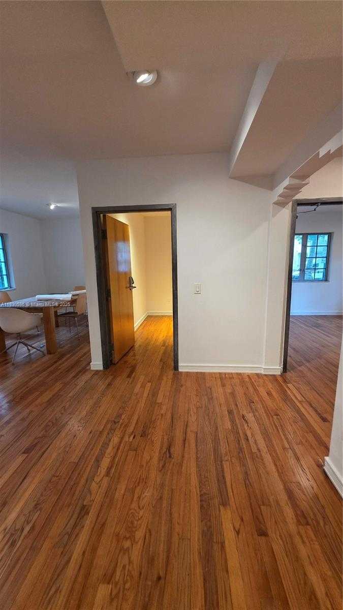 Small Image of 410 MERIDIAN AVE, Miami Beach Number 9