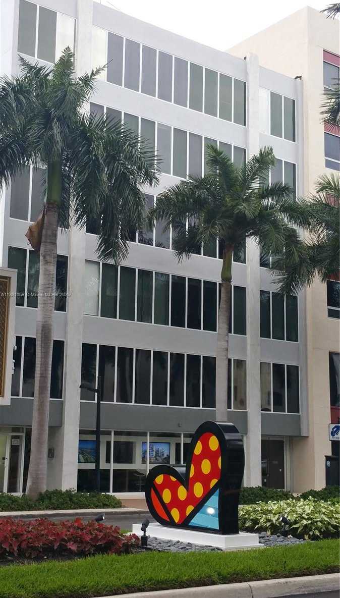 Small Image of 1133 KANE CONCOURSE, Bay Harbor Islands Number 3