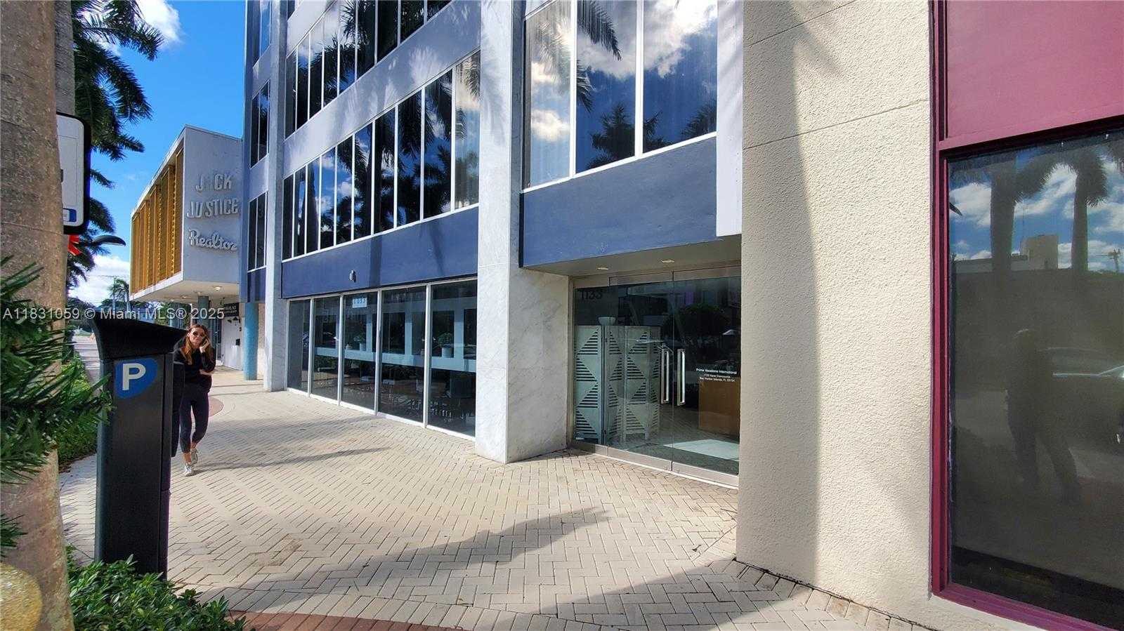 Small Image of 1133 KANE CONCOURSE, Bay Harbor Islands Number 4