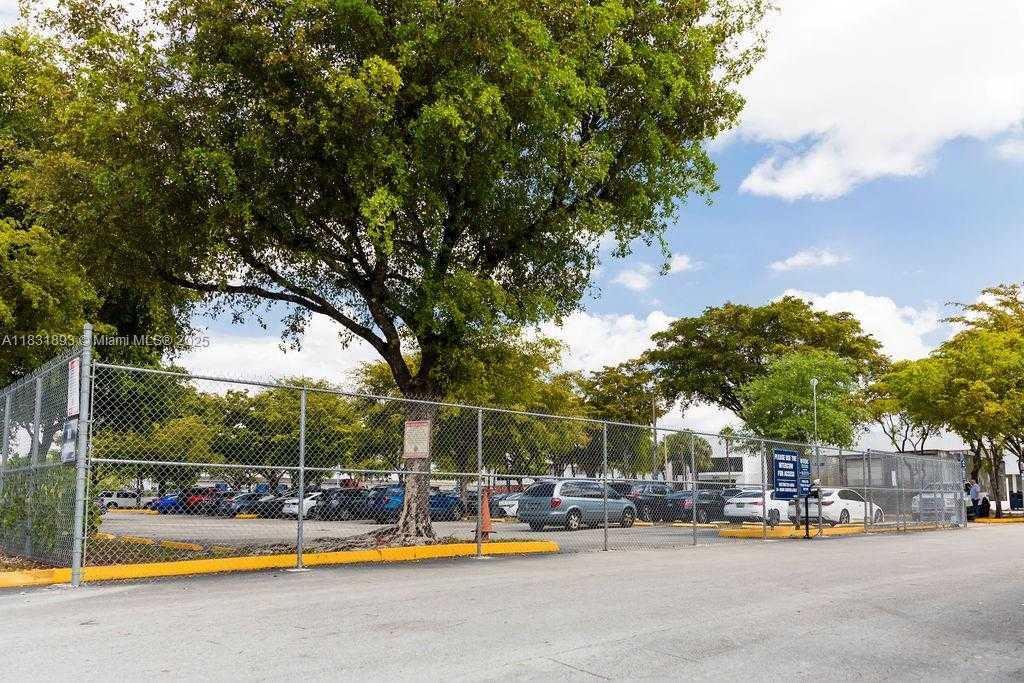 Small Image of 2801 NW 74 AV #S01, Miami Number 13