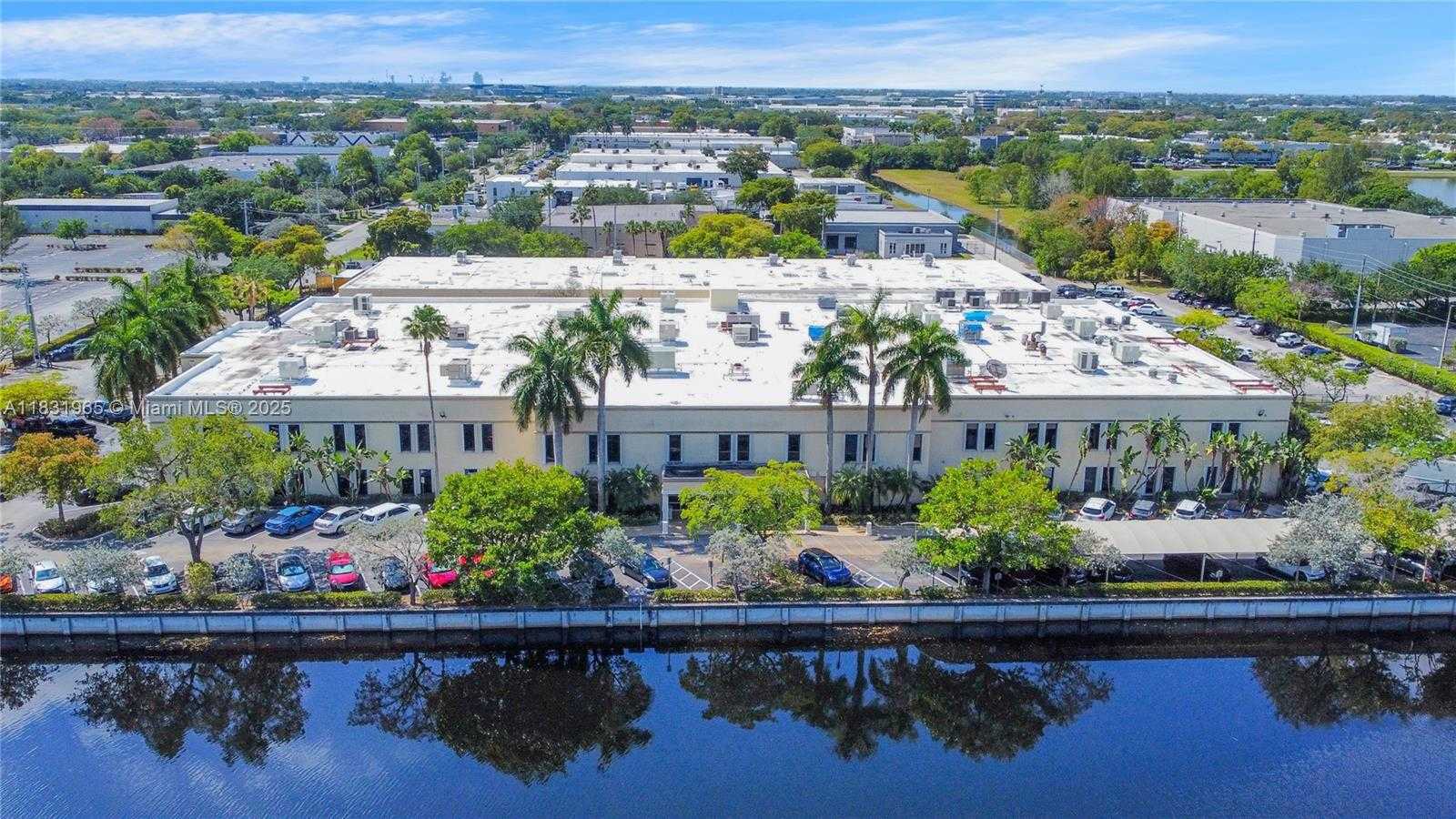 Small Image of 895 SOUTH WEST 30TH AVE, Pompano Beach Number 2