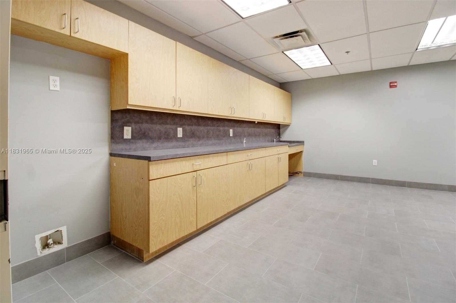 Small Image of 895 SOUTH WEST 30TH AVE, Pompano Beach Number 9