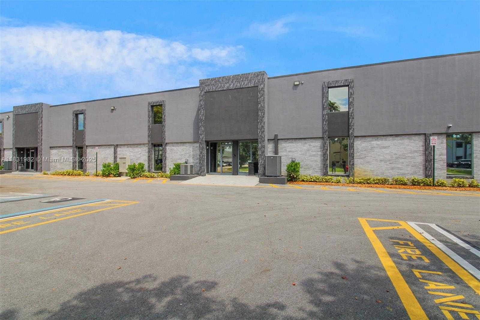 Small Image of 3001 SOUTH WEST 10TH ST, Pompano Beach Number 2