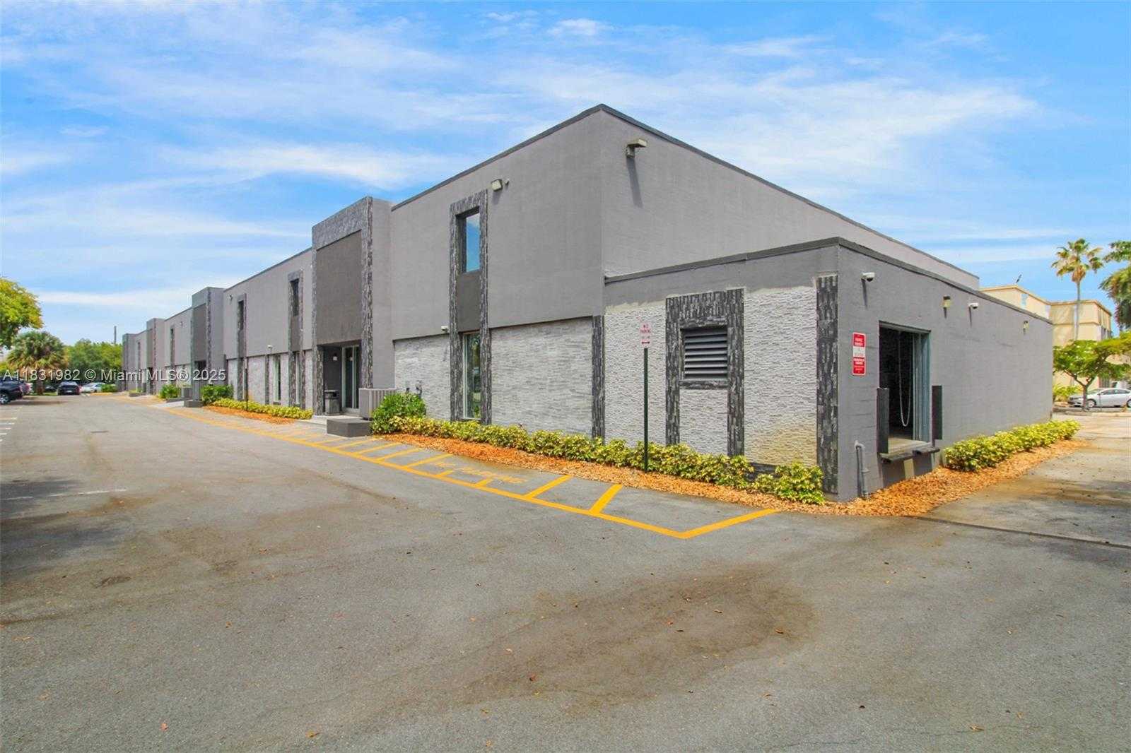 Small Image of 3001 SOUTH WEST 10TH ST, Pompano Beach Number 9