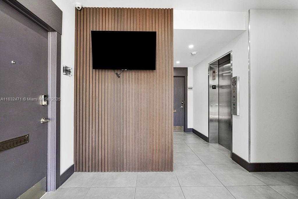 Small Image of 2640 HOLLYWOOD BLVD #120, Hollywood Number 32