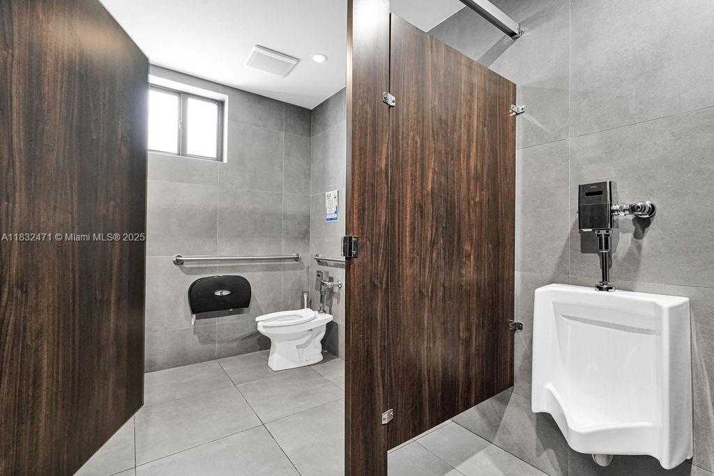 Small Image of 2640 HOLLYWOOD BLVD #120, Hollywood Number 37