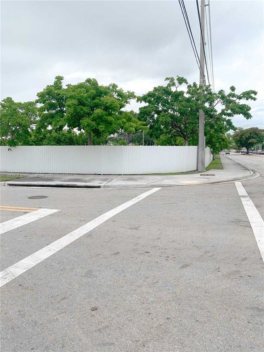 Small Image of 1401 NORTH WEST 108TH AVE, Sweetwater Number 2