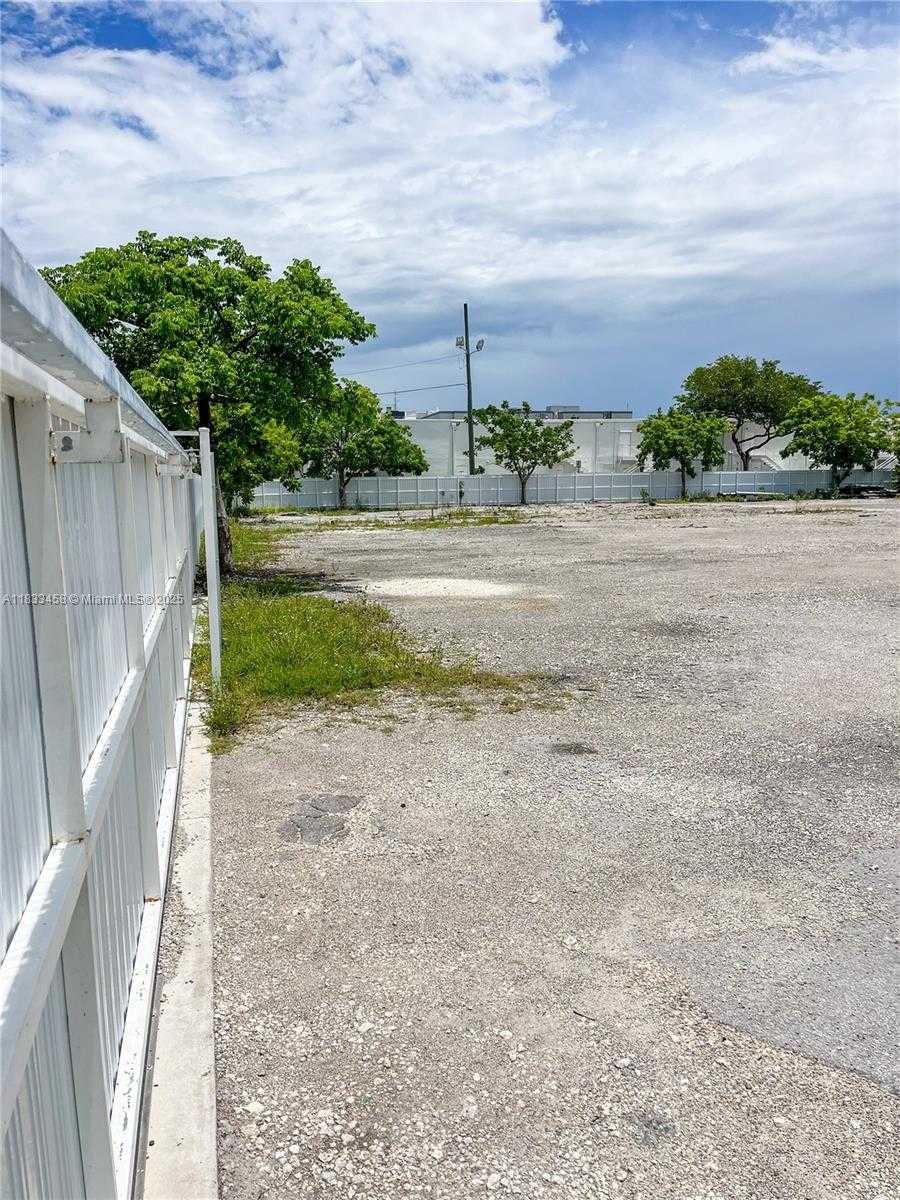 Small Image of 1401 NORTH WEST 108TH AVE, Sweetwater Number 3