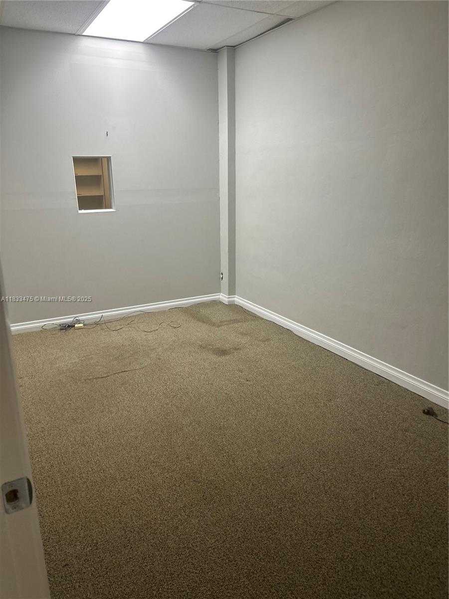 Small Image of 2130 HOLLYWOOD BLVD #B, Hollywood Number 3