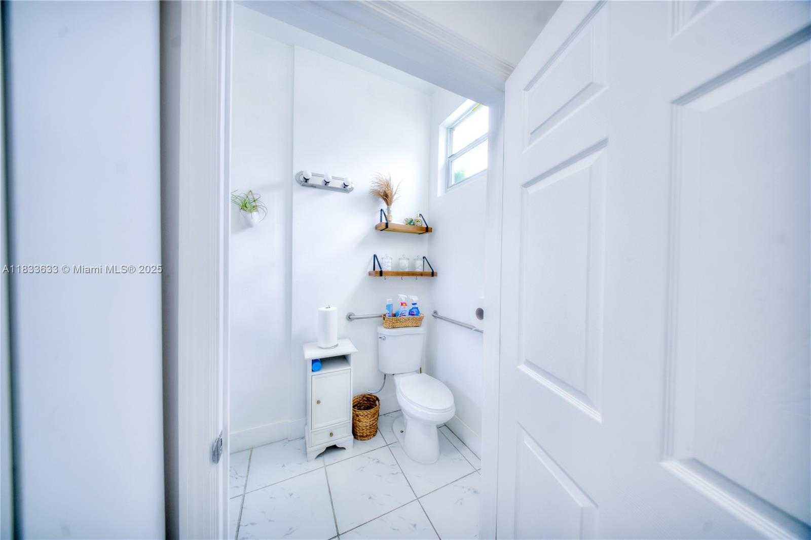 Small Image of 6471 SOUTH WEST 8TH ST, Miami Number 18