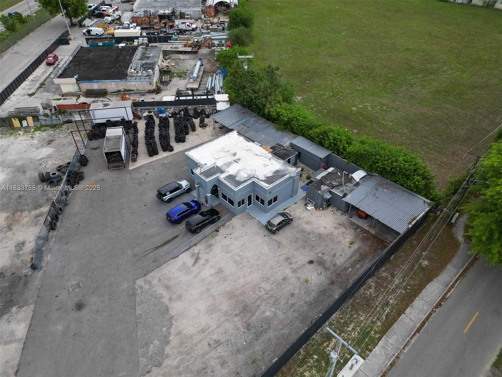 Small Image of 2695 NORTH WEST 141ST ST, Opa-Locka Number 4