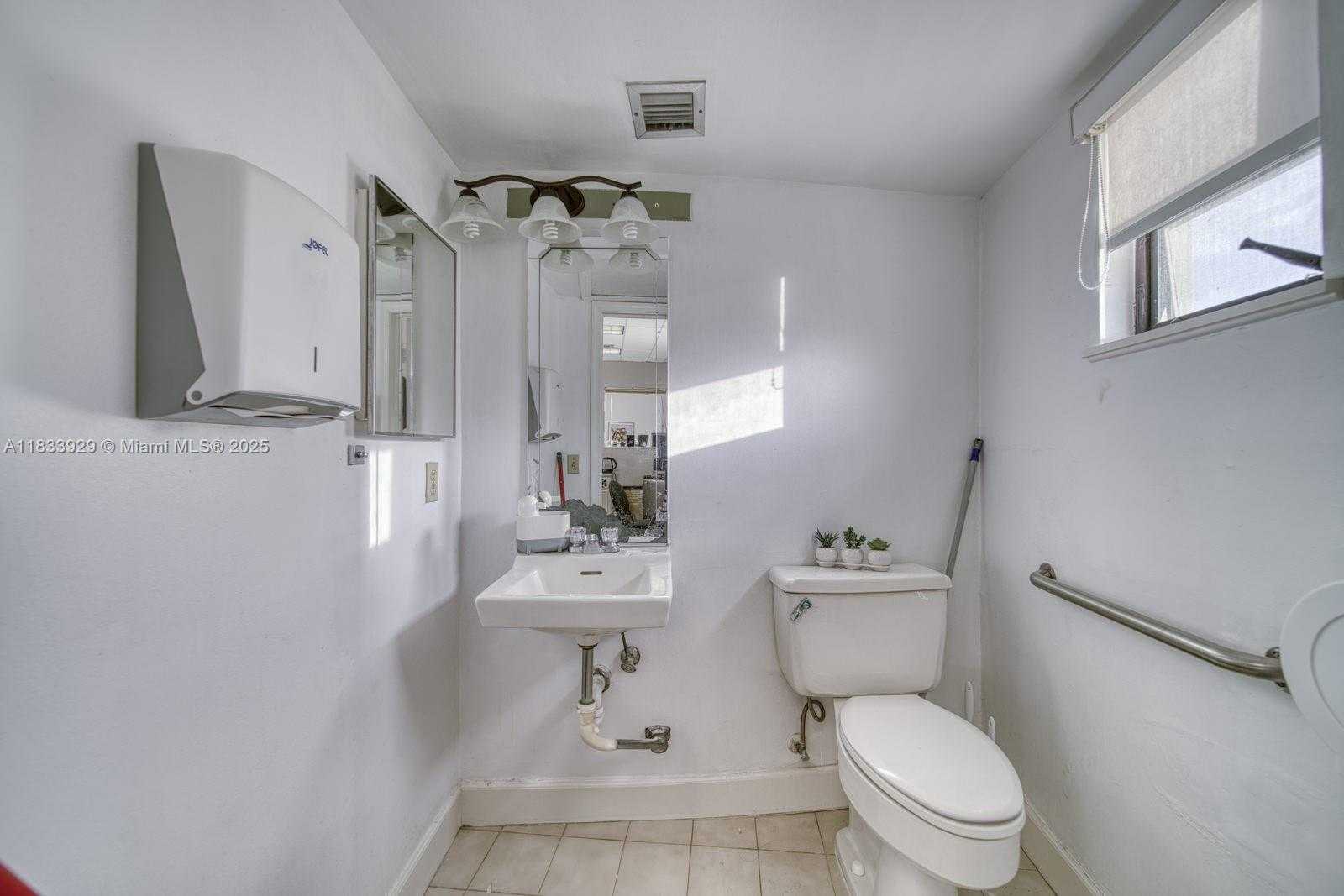 Small Image of 9225 SOUTH WEST 158TH LN #B, Palmetto Bay Number 16
