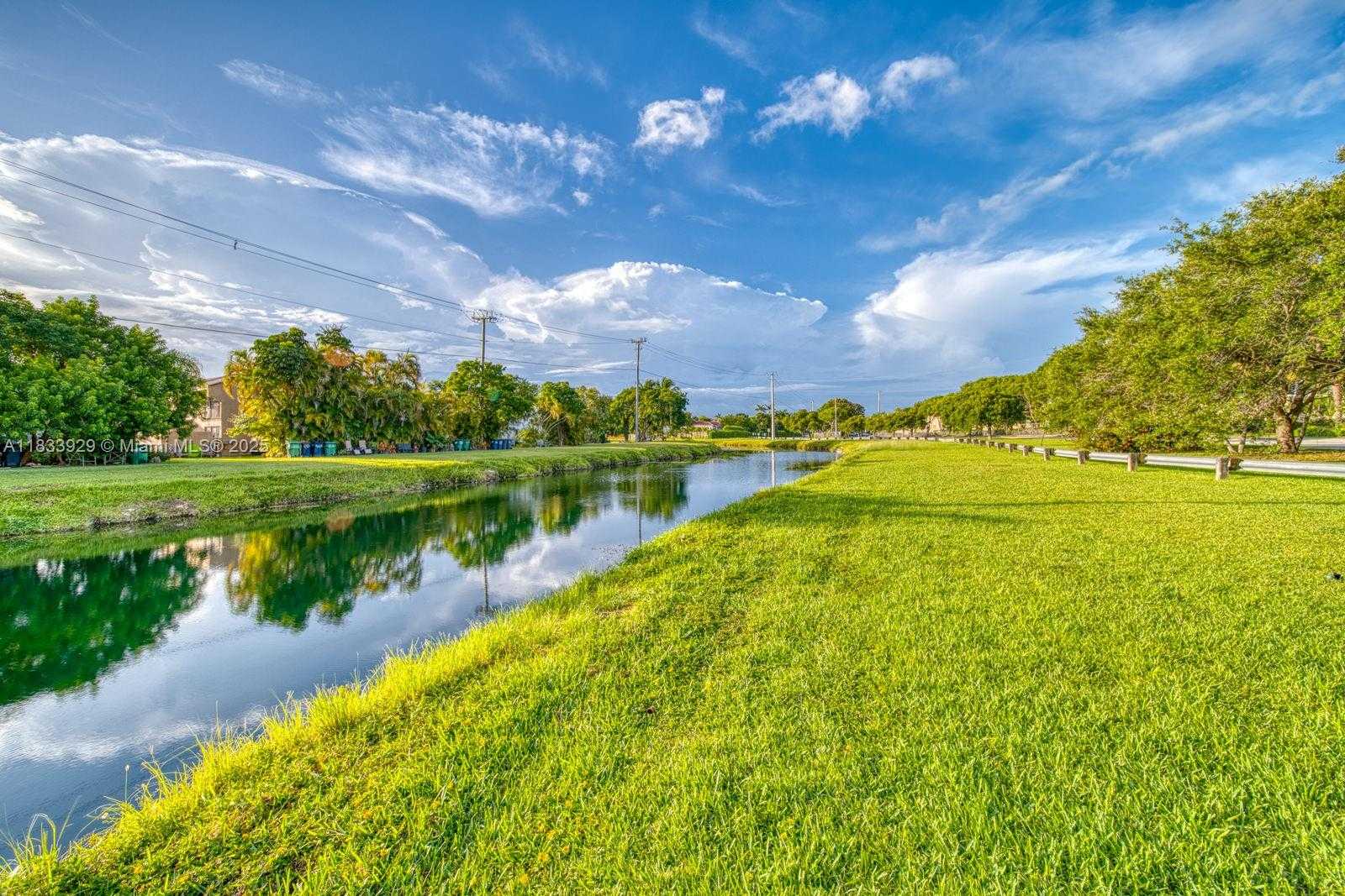 Small Image of 9225 SOUTH WEST 158TH LN #B, Palmetto Bay Number 2