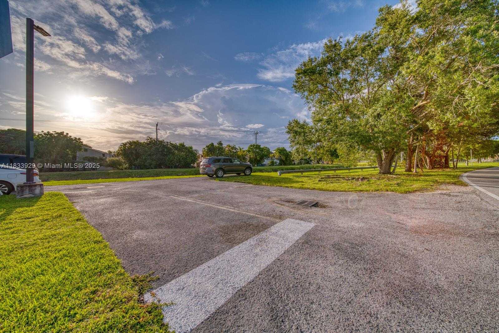 Small Image of 9225 SOUTH WEST 158TH LN #B, Palmetto Bay Number 4