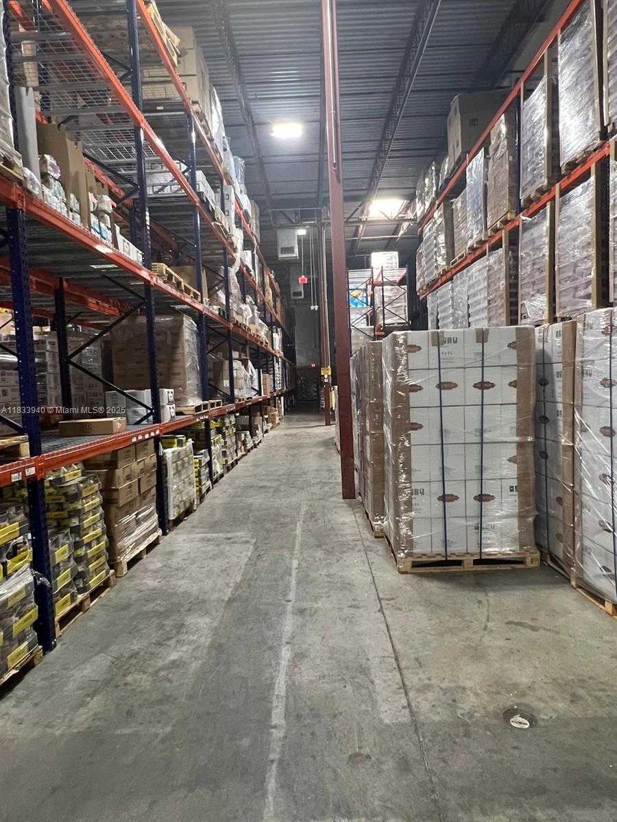 Small Image of 2501 DAVIE RD, Davie Number 2