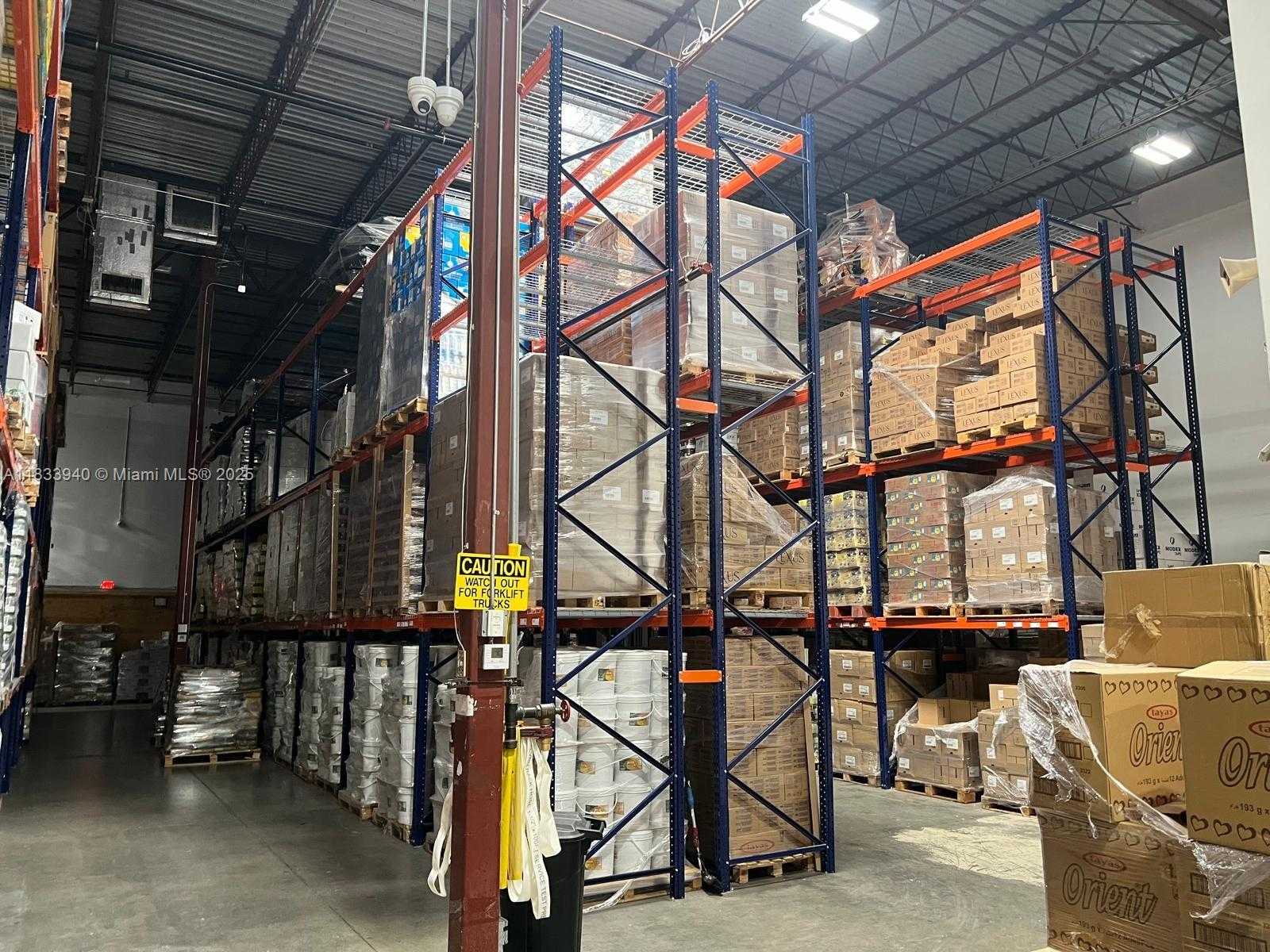 Small Image of 2501 DAVIE RD, Davie Number 4