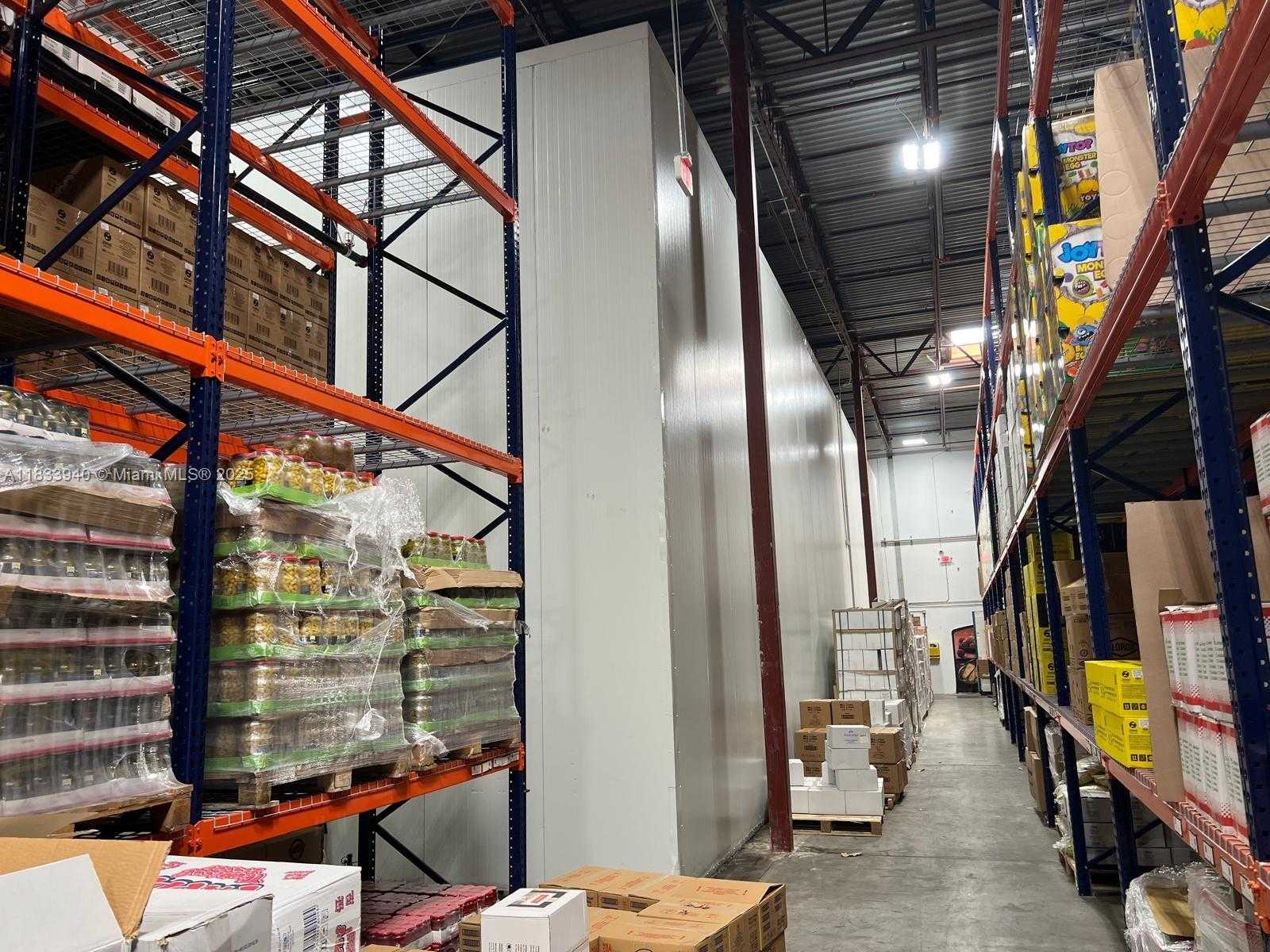 Small Image of 2501 DAVIE RD, Davie Number 5